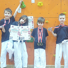 Otwarte Mistrzostwa Polski Karate Tsunami. Medale dla karateków z Mroczy