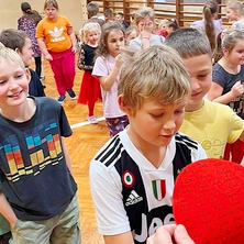 Szkolna zabawa andrzejkowa. Nie zabrakło tradycyjnych wróżb