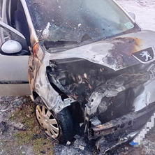 Pożar samochodu osobowego. Peugeot w ogniu