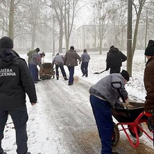 Skazani zaangażowani w roboty porządkowe. Prace społeczne