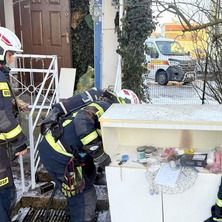 Groźny pożar sadzy. Ogień przedostał się do wnętrza budynku