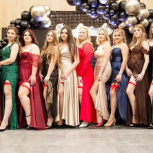 Uroczystość rozpoczął polonez. Wyjątkowa noc uczniów z Samostrzela