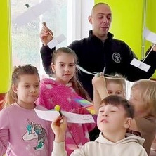 Zajęcia modelarskie w Matyldzinie. Precyzyjne cięcie