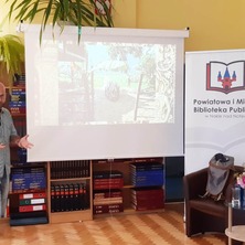Piotr Wnuk w nakielskiej bibliotece. Wspomnienia z licznych podróży